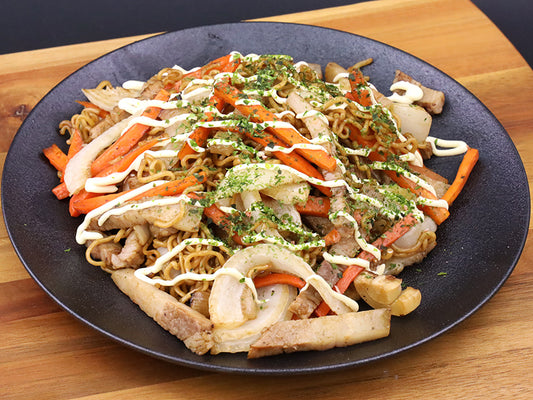 Grilli-Yakisoba: Tuhti annos savuisia ja soijaisia aromeita!